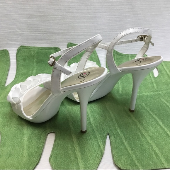 New Exciting White Heels by D - Picture 6 of 8